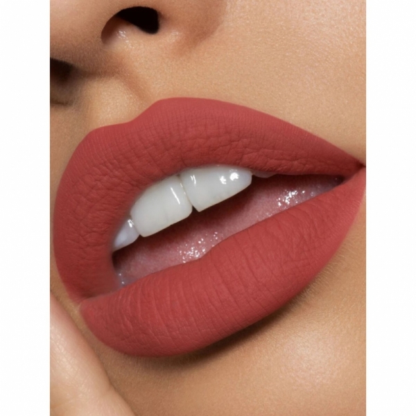 Kylíe Jenner Matte Liquid Lipstick & Lip Liner Shade 2 in 1