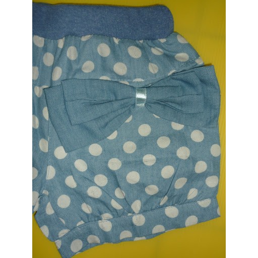 Bermuda Pants features an elastic waistline with polka dots prints and a bow.