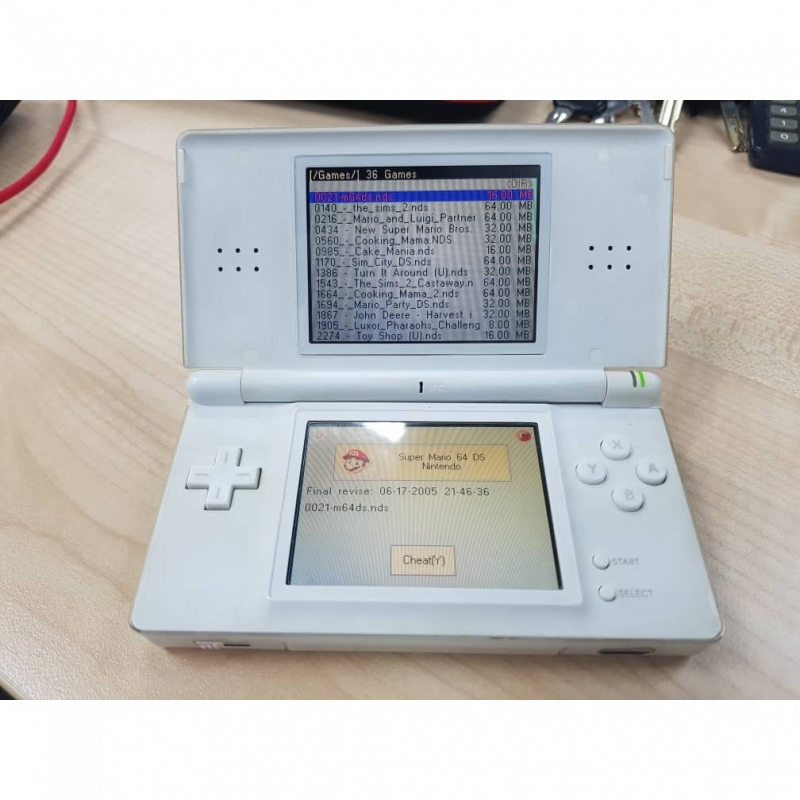NDSL with R4 ,2g ram can play download game Used