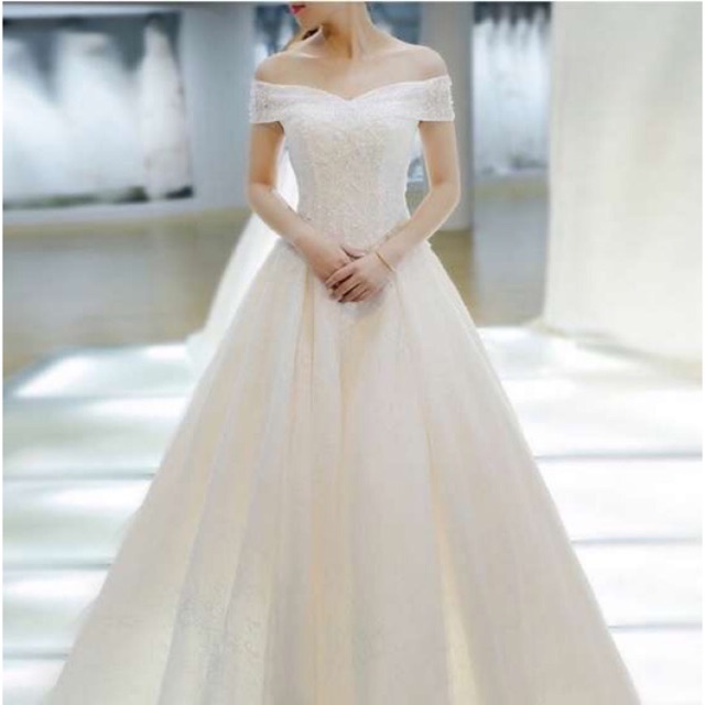 (Used) Bridal Gown / Wedding Dress 韩式一字肩婚纱礼服 （M）