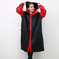 (Outperform)OutPerform Jin Chi whims piece style raincoat (Black / Red)