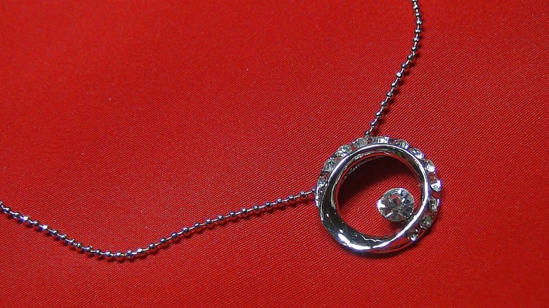 Fashion Silver Exotic Round Shape With Crystal Necklace